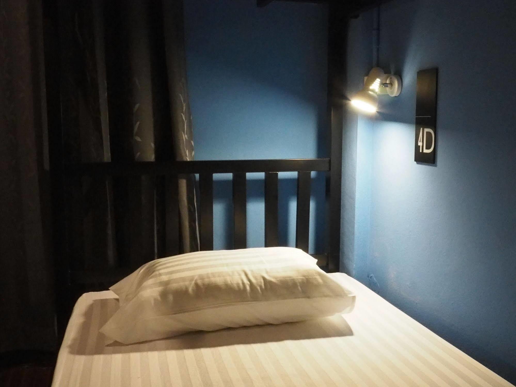 Eden Walking Street Hostel Chiang Mai Exterior photo
