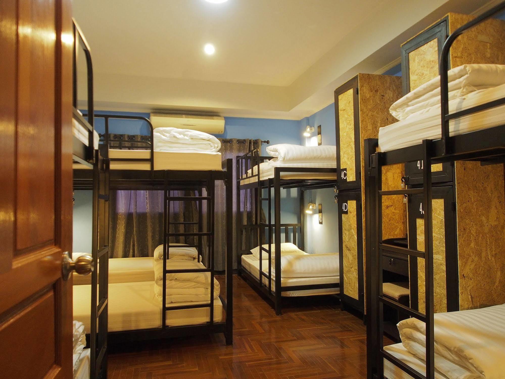 Eden Walking Street Hostel Chiang Mai Exterior photo